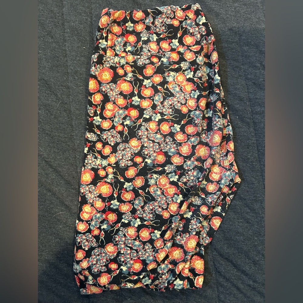 LuLaRoe Black and Red Floral Leggings